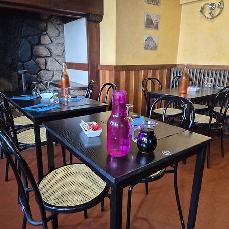 Logis Hotel Restaurant L'Oustal Naves  エクステリア 写真