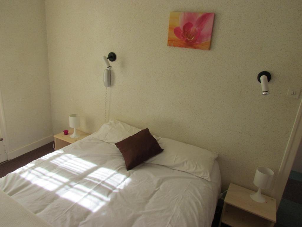 Logis Hotel Restaurant L'Oustal Naves  部屋 写真