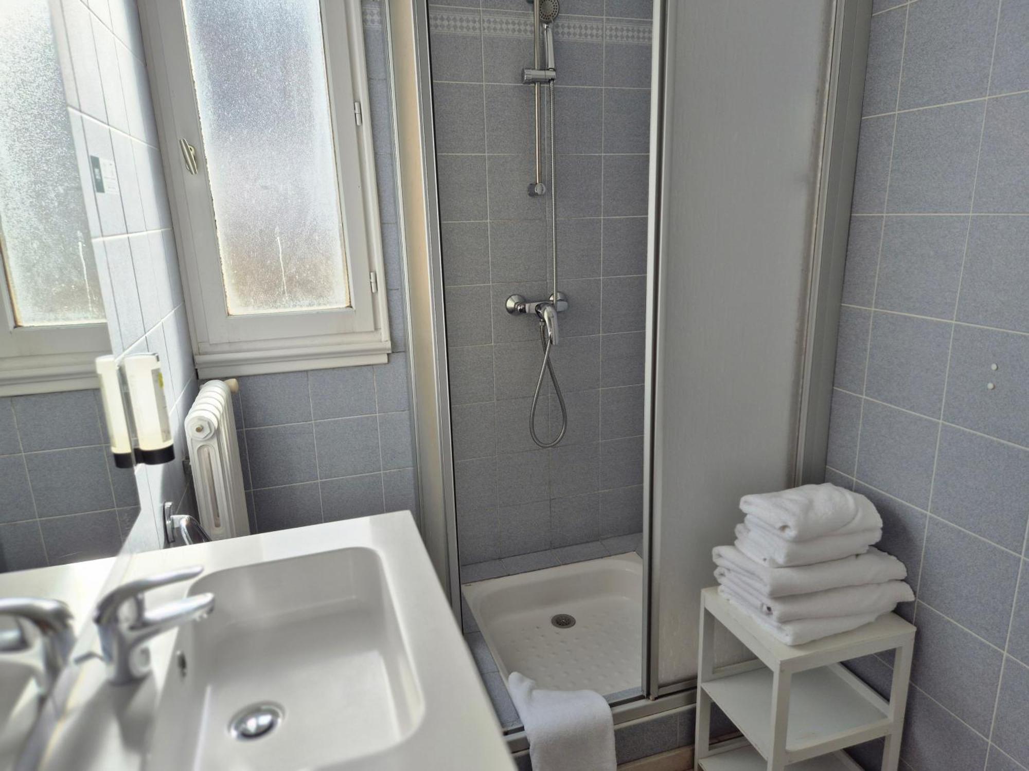 Logis Hotel Restaurant L'Oustal Naves  エクステリア 写真