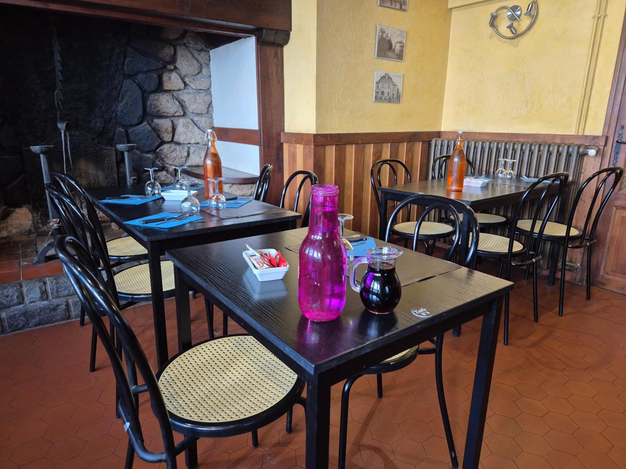 Logis Hotel Restaurant L'Oustal Naves  エクステリア 写真