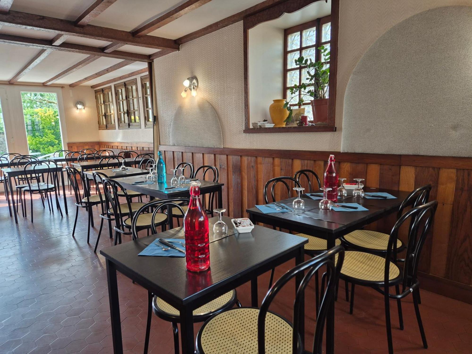 Logis Hotel Restaurant L'Oustal Naves  エクステリア 写真