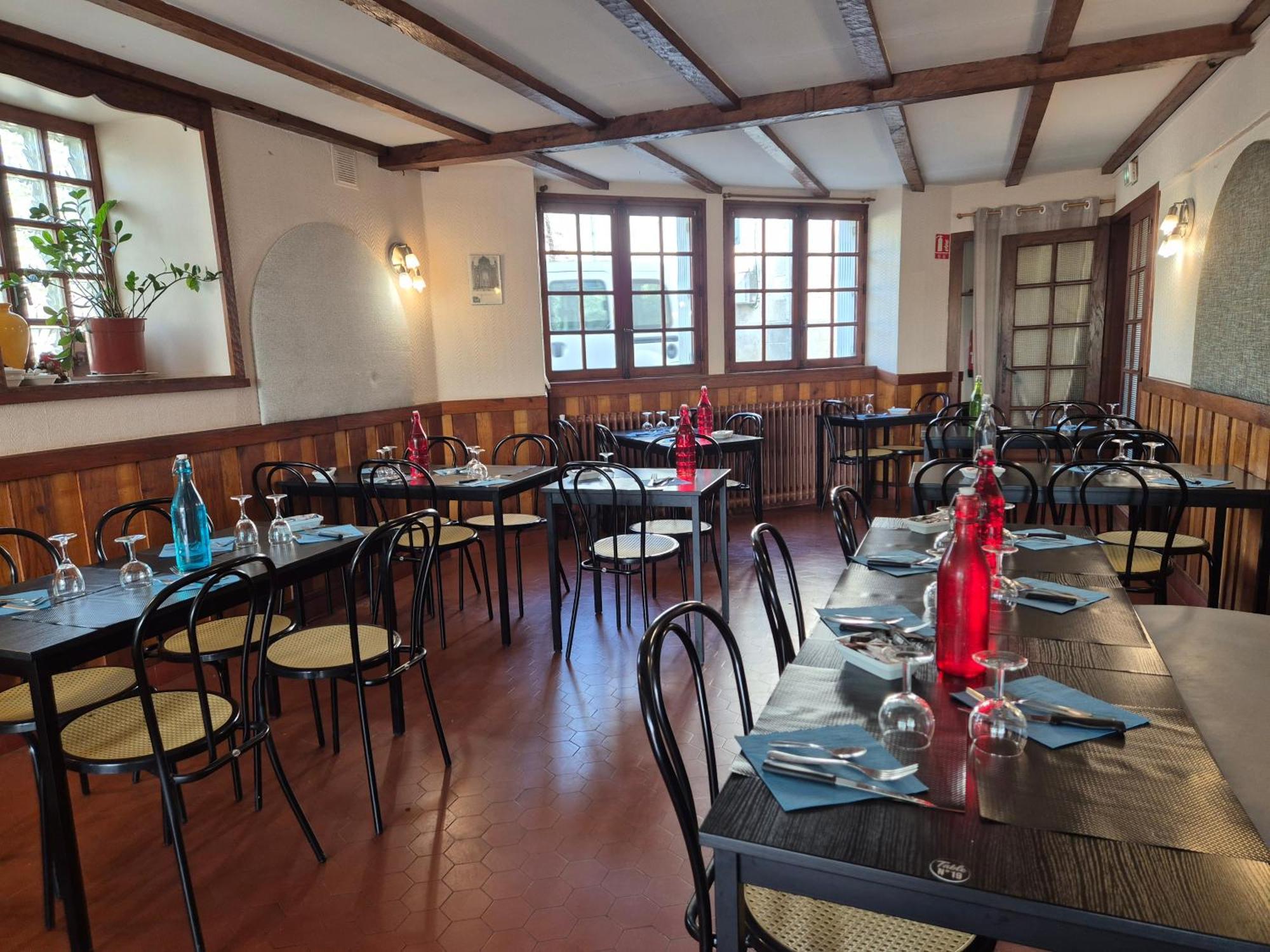 Logis Hotel Restaurant L'Oustal Naves  エクステリア 写真