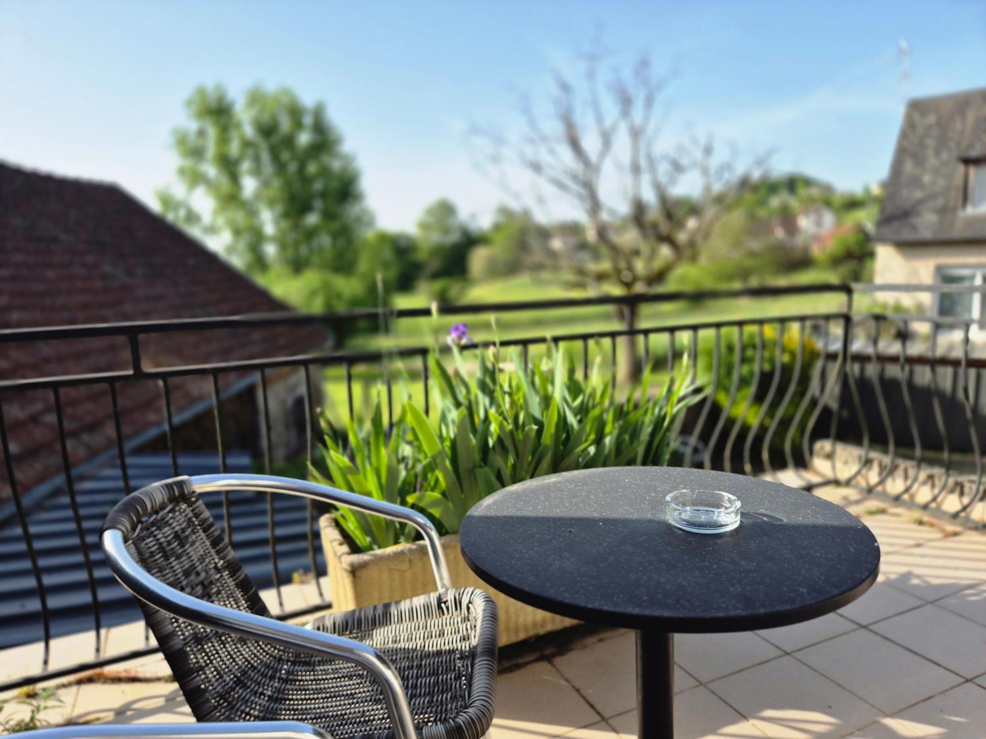 Logis Hotel Restaurant L'Oustal Naves  エクステリア 写真