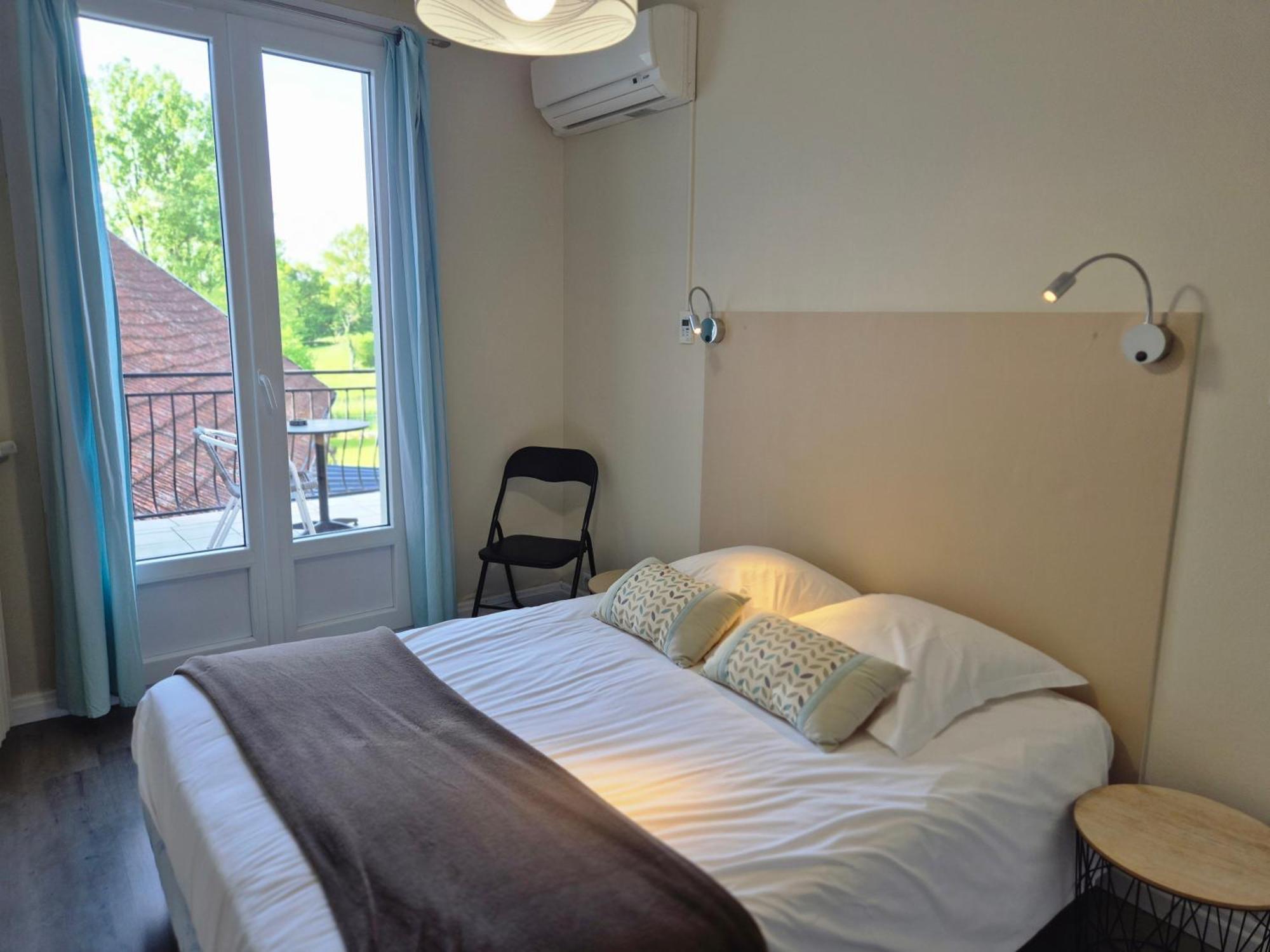 Logis Hotel Restaurant L'Oustal Naves  エクステリア 写真
