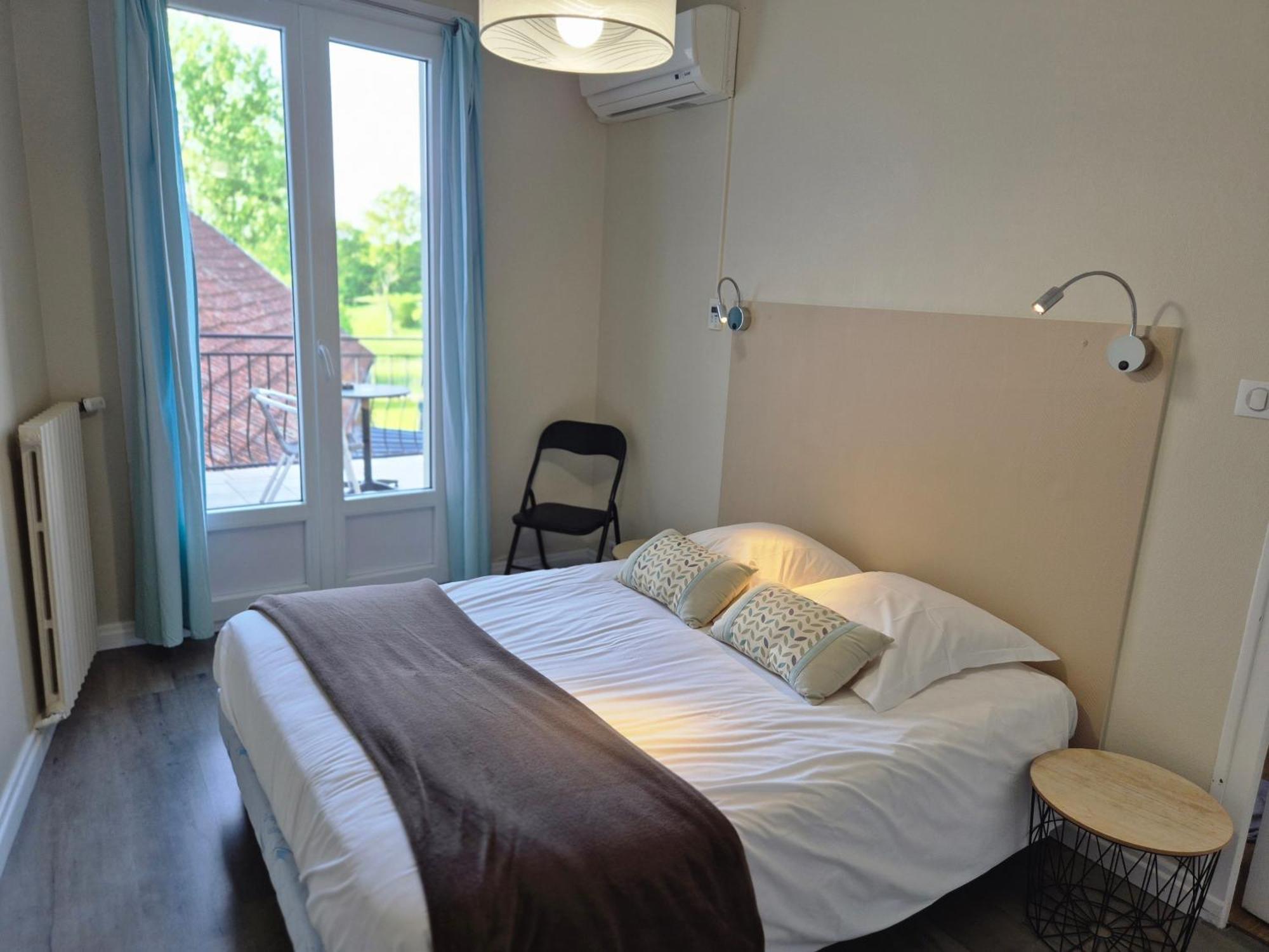 Logis Hotel Restaurant L'Oustal Naves  エクステリア 写真