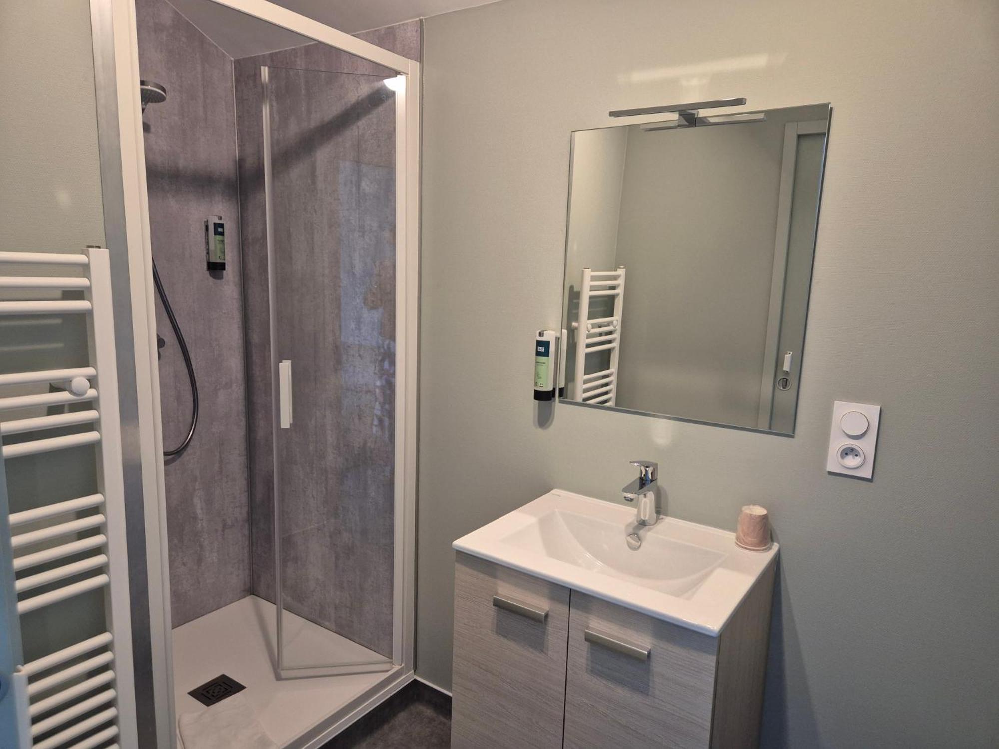 Logis Hotel Restaurant L'Oustal Naves  エクステリア 写真