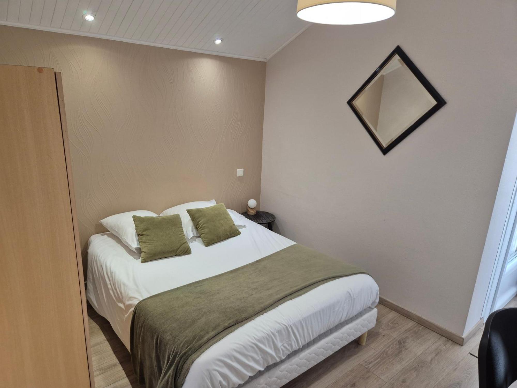 Logis Hotel Restaurant L'Oustal Naves  エクステリア 写真