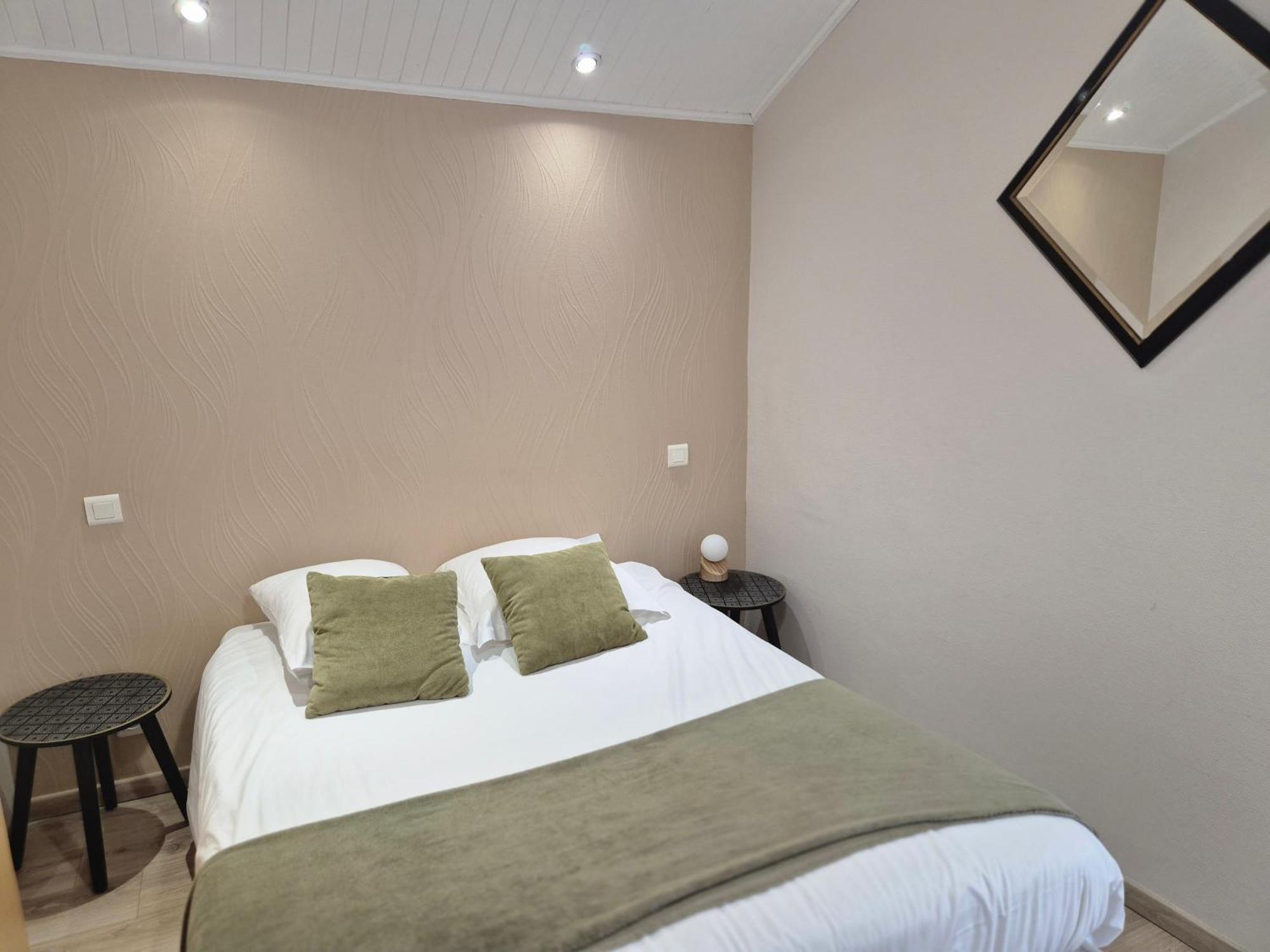 Logis Hotel Restaurant L'Oustal Naves  エクステリア 写真