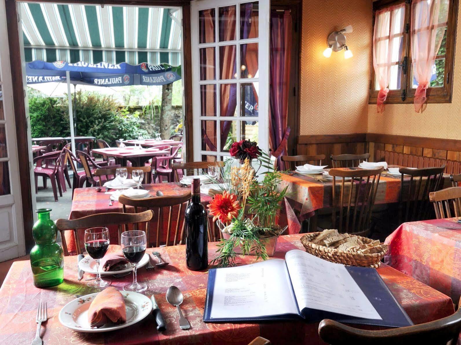 Logis Hotel Restaurant L'Oustal Naves  エクステリア 写真