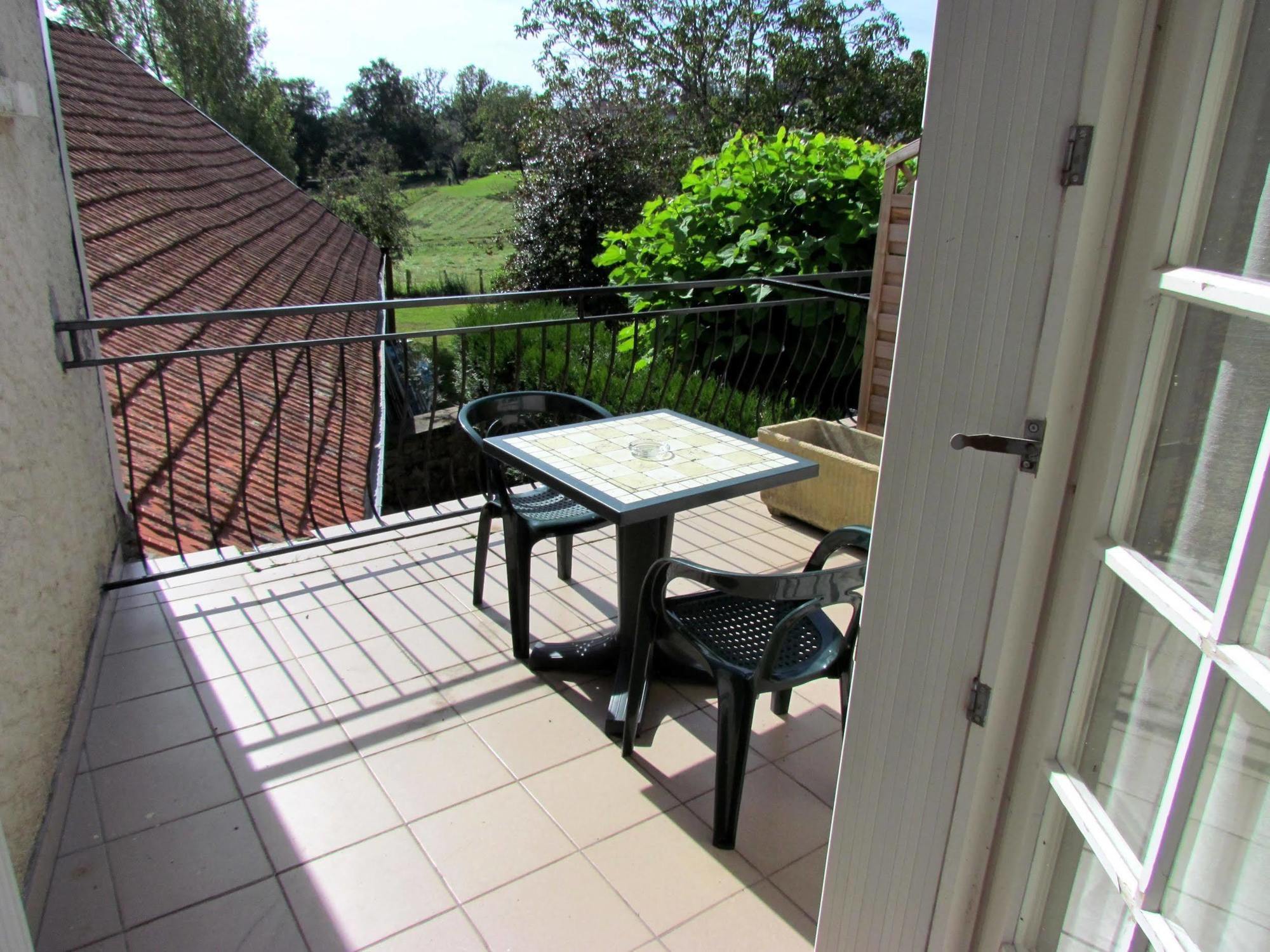 Logis Hotel Restaurant L'Oustal Naves  エクステリア 写真